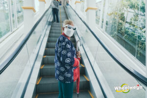 บันไดเลื่อน ให้บริการในส่วนการขึ้นชมด้านบนพระธาตุ สะดวกสำหรับผู้สูงอายุ