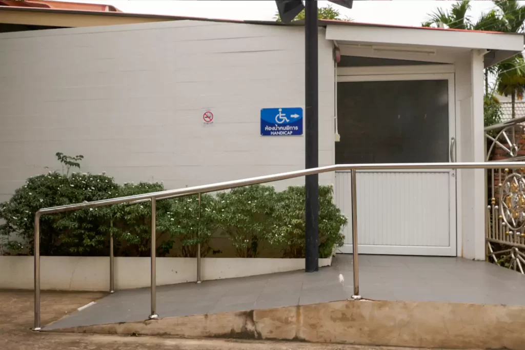 ห้องน้ำวัดภูมินทร์