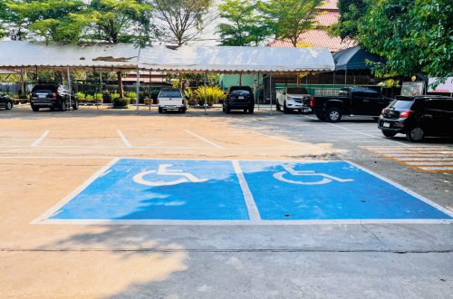 ที่จอดรถสำหรับผู้พิการ