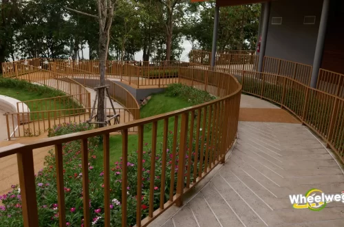 ทางลาดในจุดเชื่อมต่อต่าง ๆ สะดวกต่อการใช้งาน