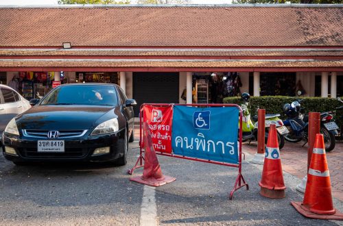 จุดจอดรถสำหรับผู้พิการ